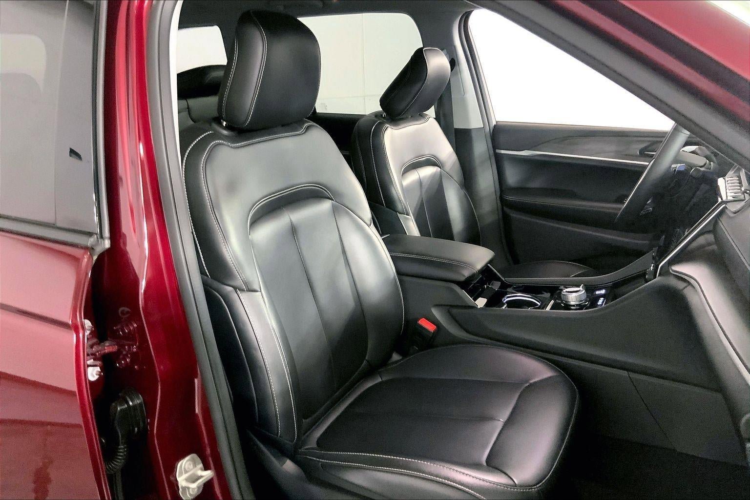 Used 2023 Jeep Grand Cherokee Limited AWD/4WD image 7