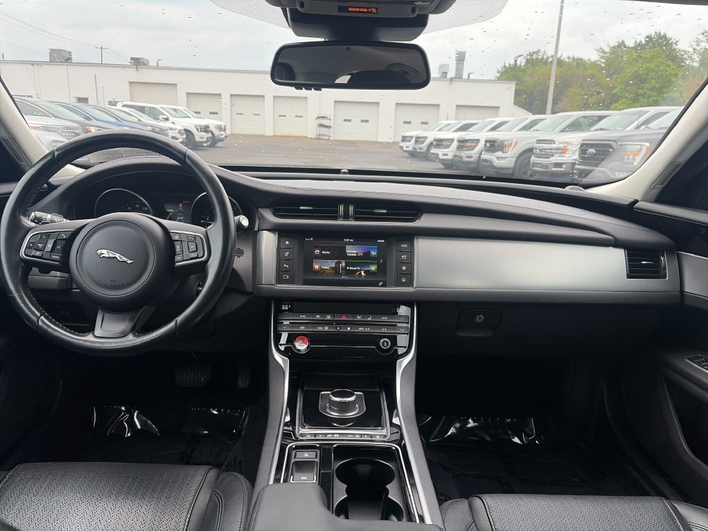Used 2017 Jaguar XF Prestige AWD/4WD image 21