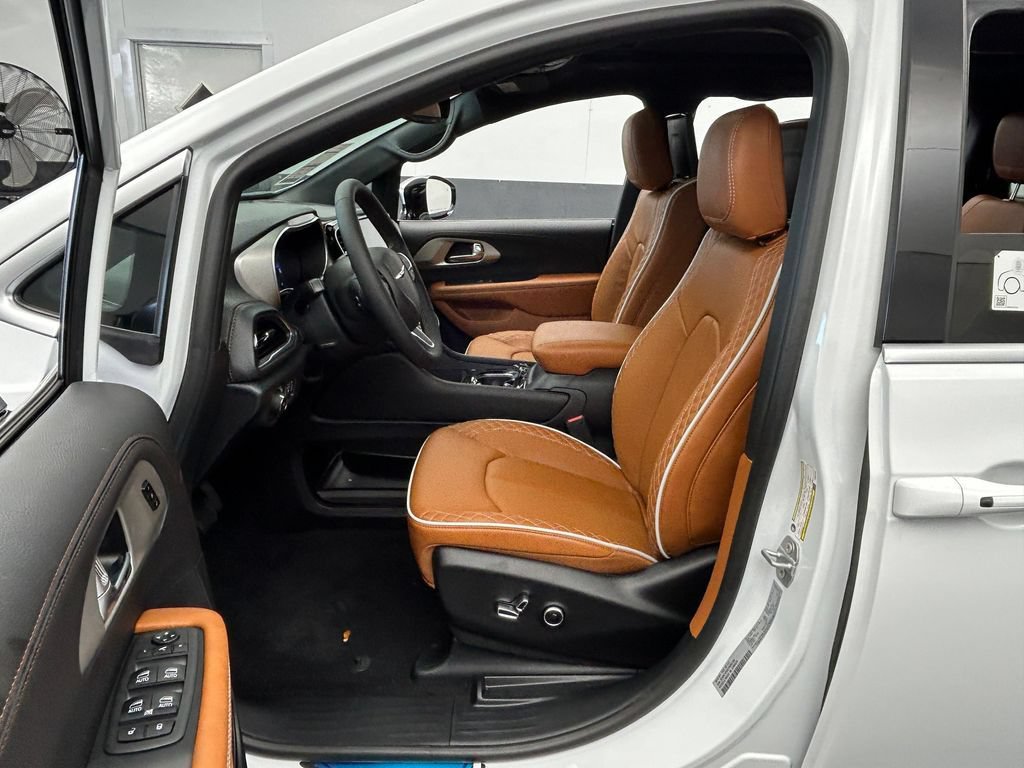 New 2026 Chrysler Pacifica Pinnacle FWD image 12