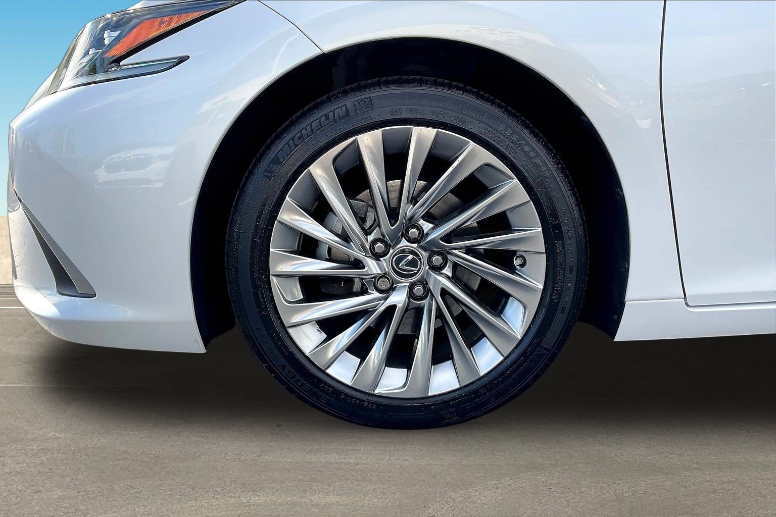 Used 2022 Lexus ES 300h w/ Accessory Package FWD image 33