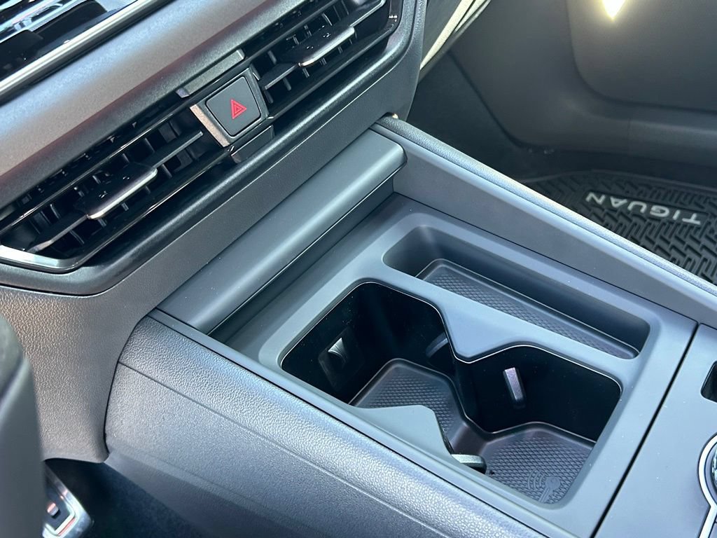 New 2026 Volkswagen Tiguan SE R-Line FWD image 29