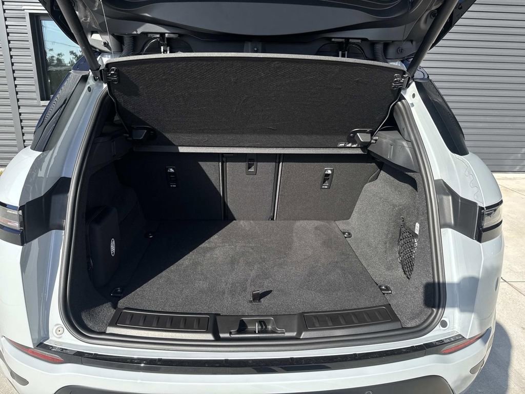 Used 2026 Land Rover Range Rover Evoque S image 13
