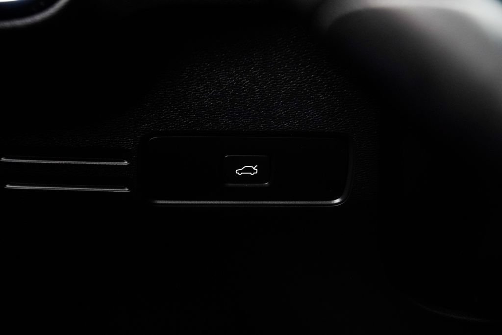 Used 2023 Volvo C40 P8 Recharge Ultimate AWD/4WD image 32