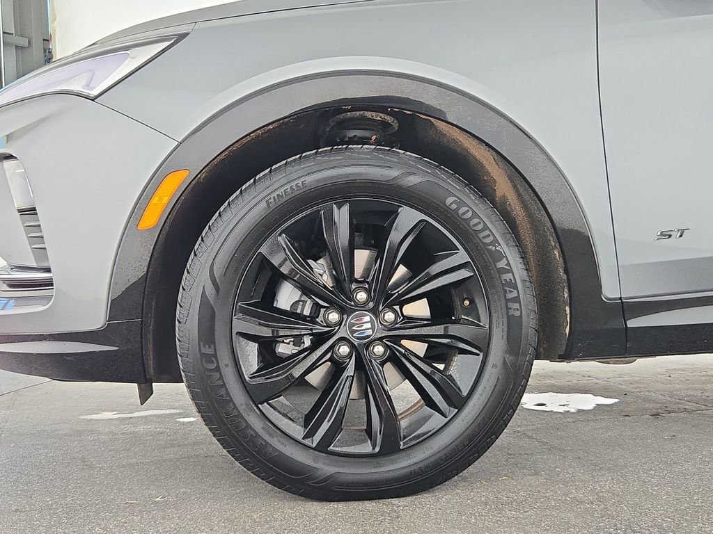 Certified 2025 Buick Envista Sport Touring FWD image 37