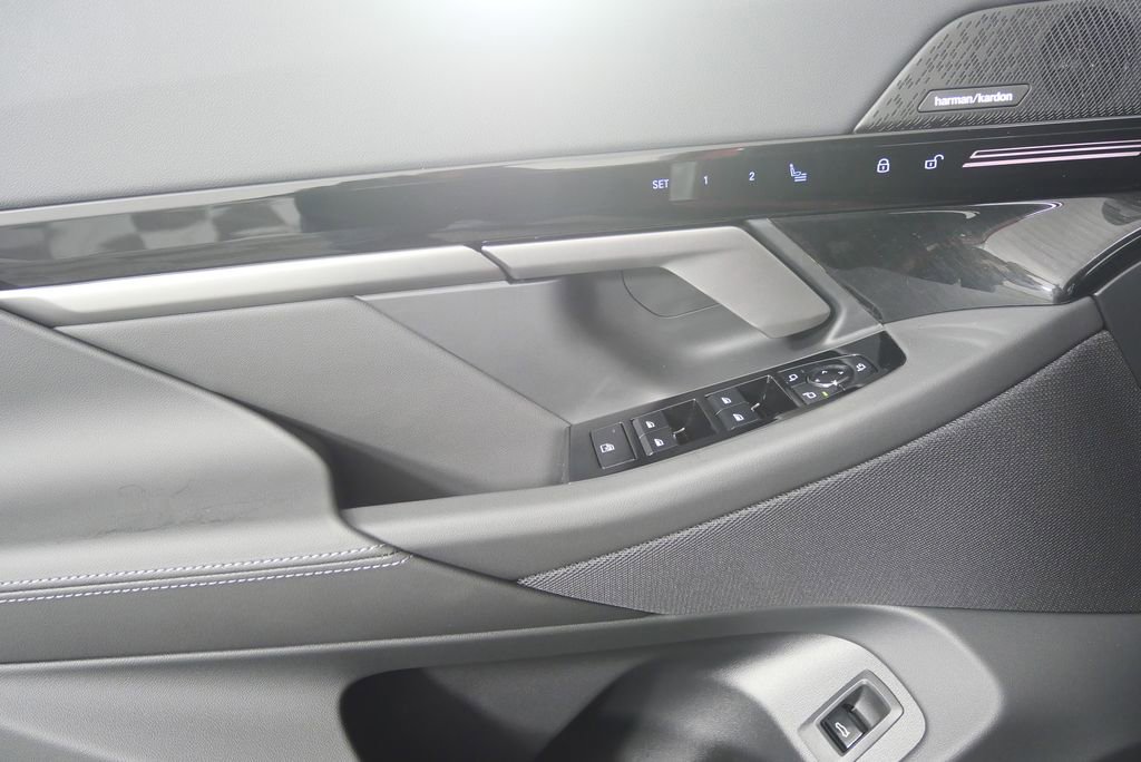 New 2026 BMW 530i w/ M Sport Package image 9