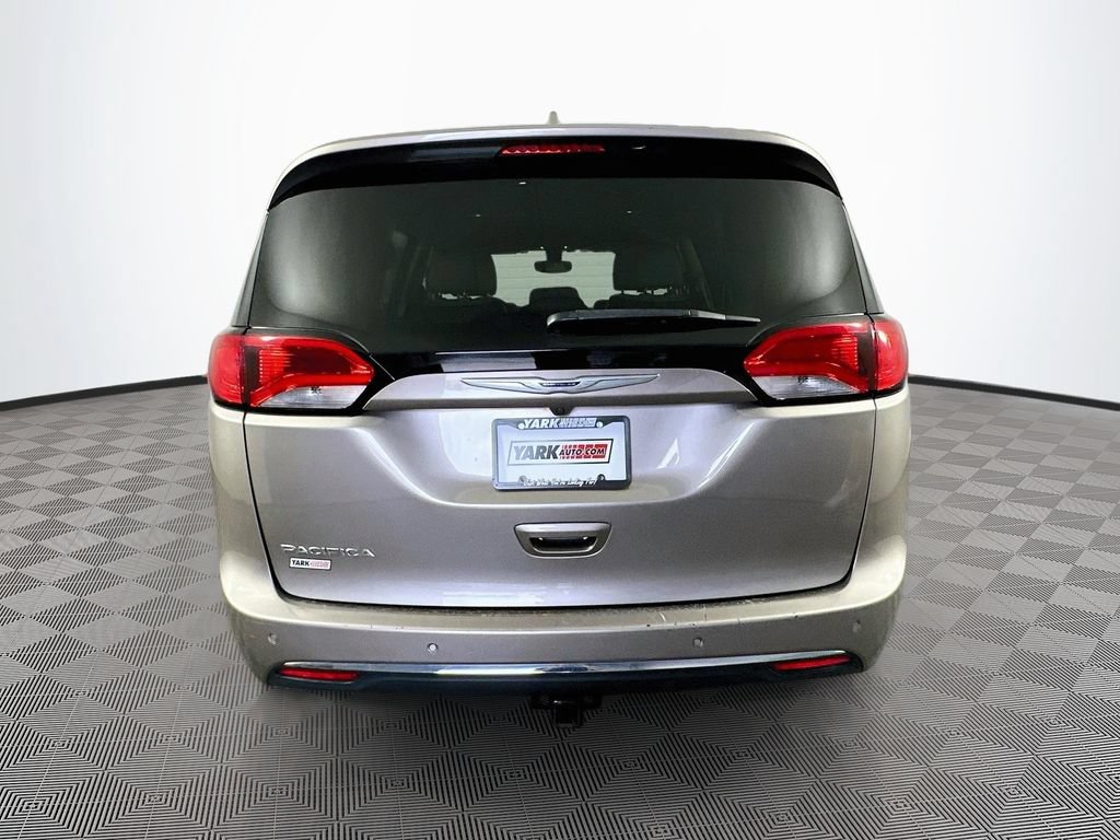 Certified 2018 Chrysler Pacifica Touring-L FWD image 9