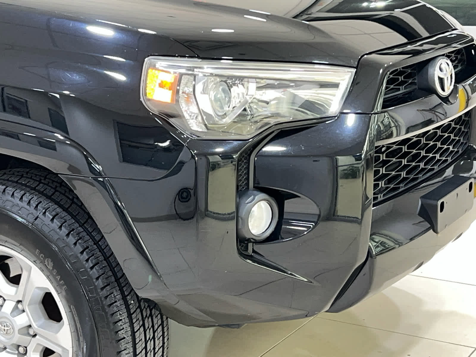 Used 2016 Toyota 4Runner SR5 Premium w/ Convenience Package image 2