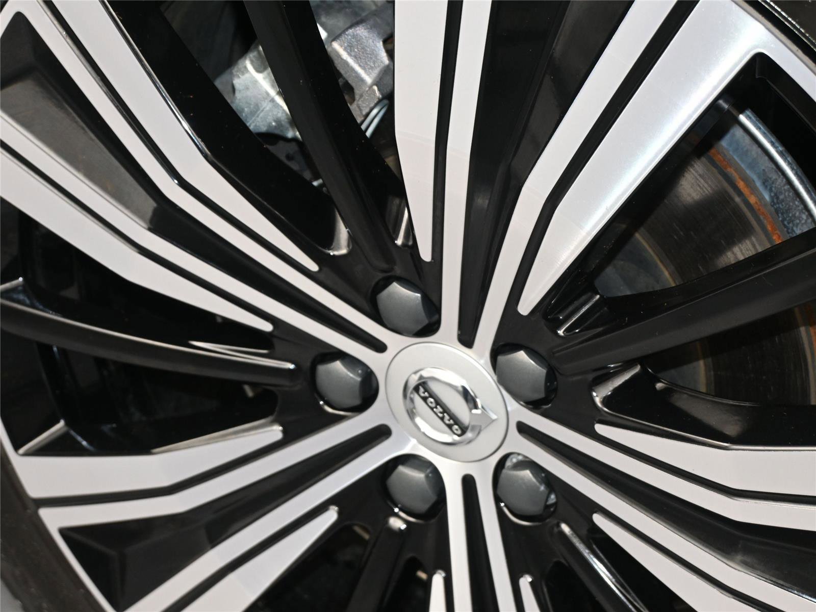 Used 2023 Volvo XC60 B6 Ultimate w/ Climate Package image 19