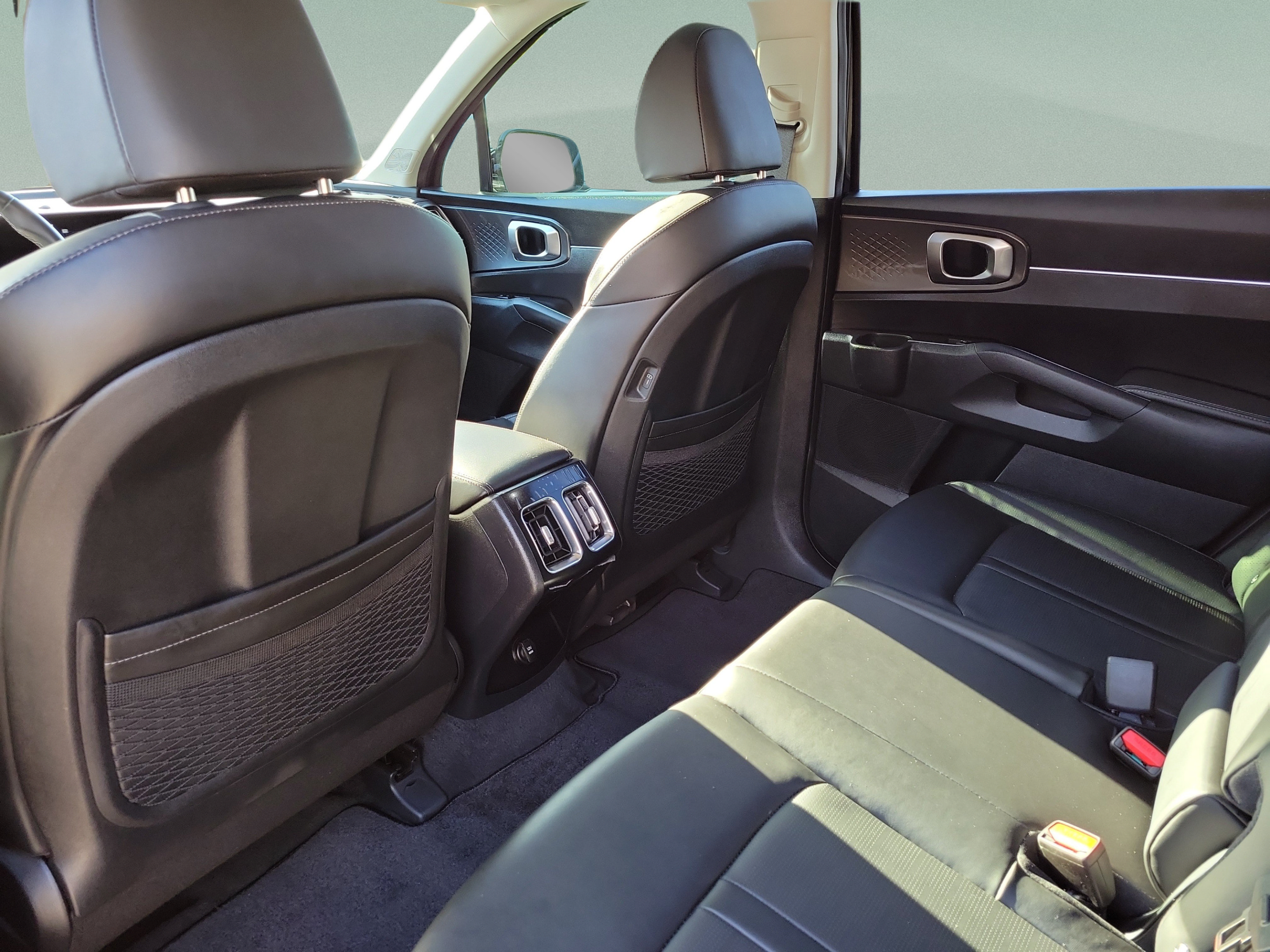 Certified 2025 Kia Sorento S w/ Panoramic Sunroof Package FWD image 6