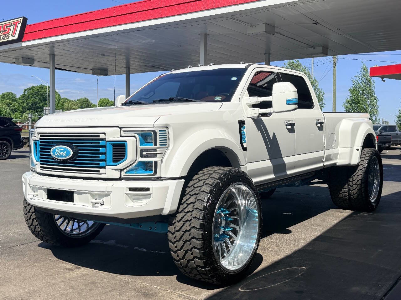 Used 2022 Ford F450 Platinum w/ FX4 Off-Road Package AWD/4WD image 13