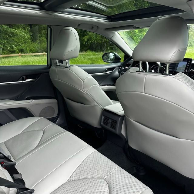 Used 2022 Toyota Camry XLE w/ Navigation Package FWD image 19