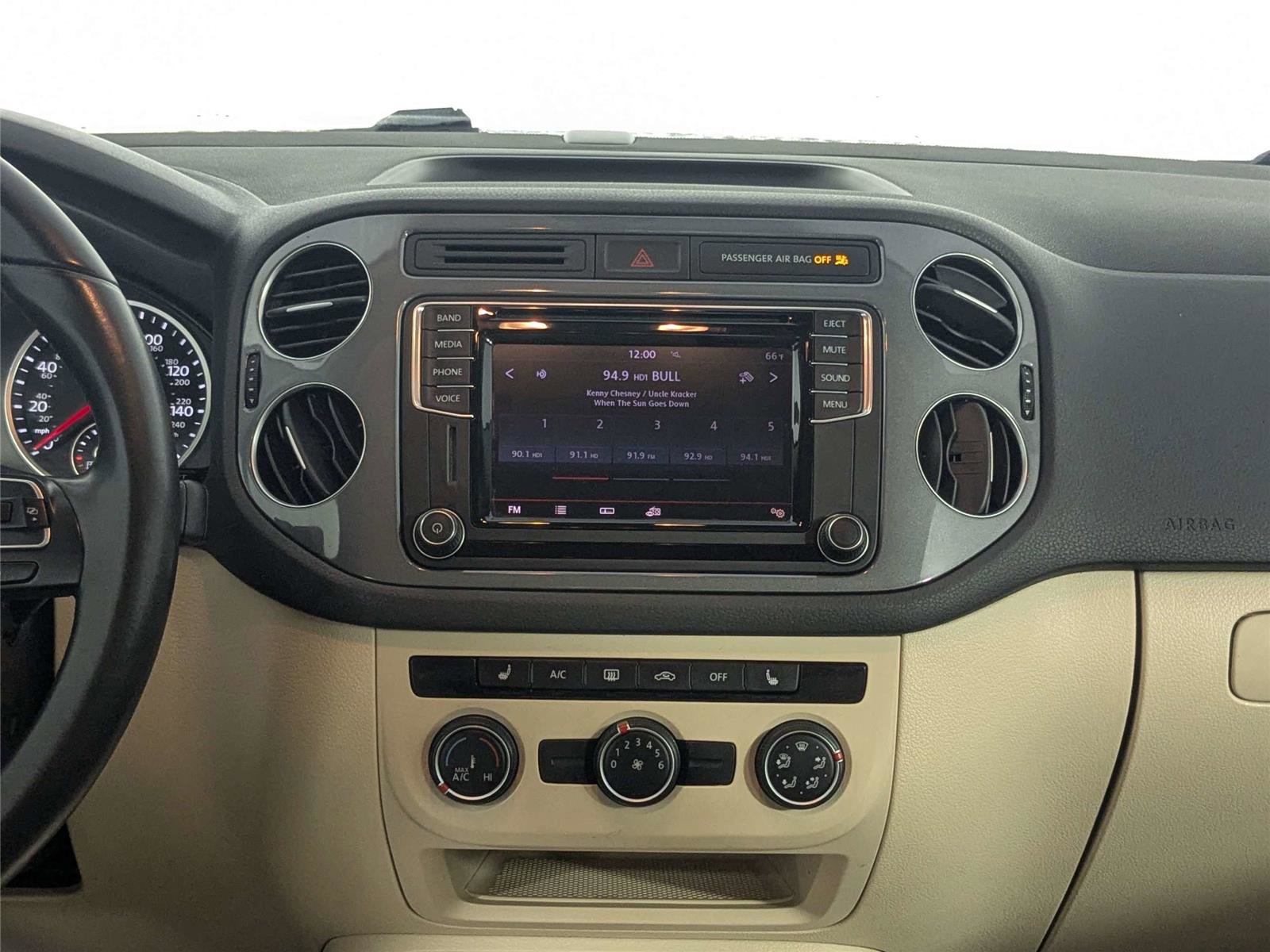 Used 2017 Volkswagen Tiguan S image 34