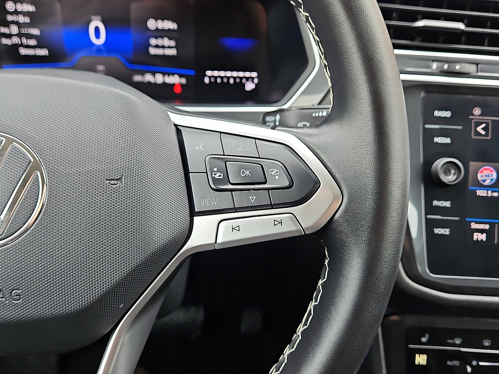 Used 2024 Volkswagen Tiguan SE FWD image 19