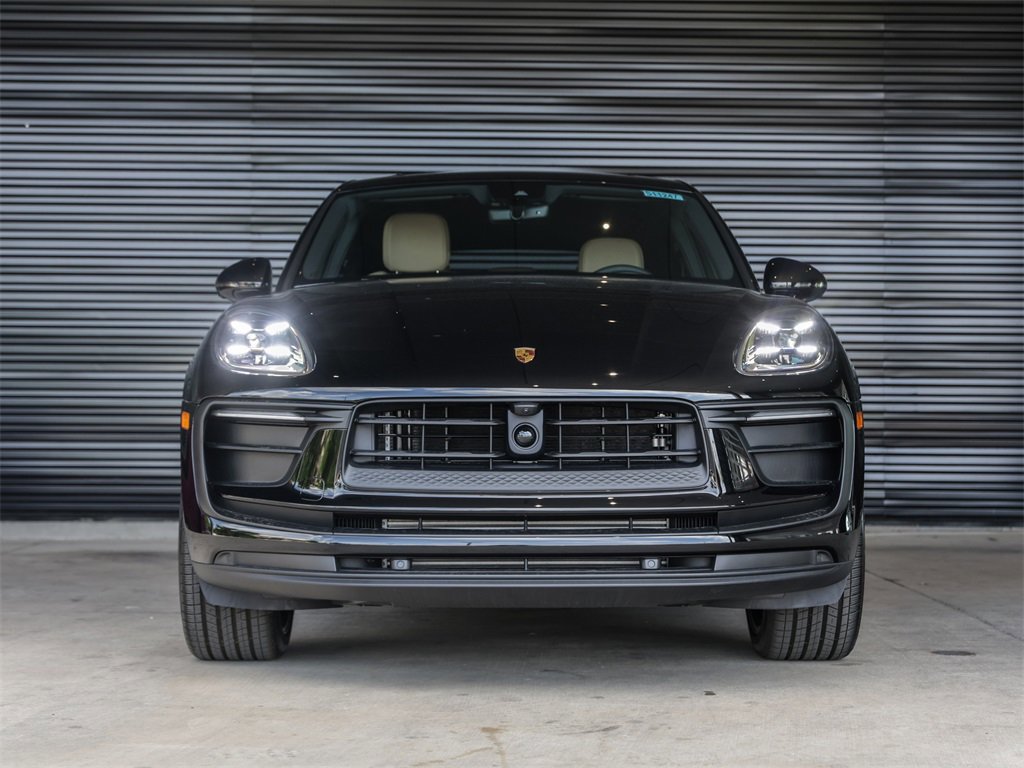 Used 2025 Porsche Macan image 10