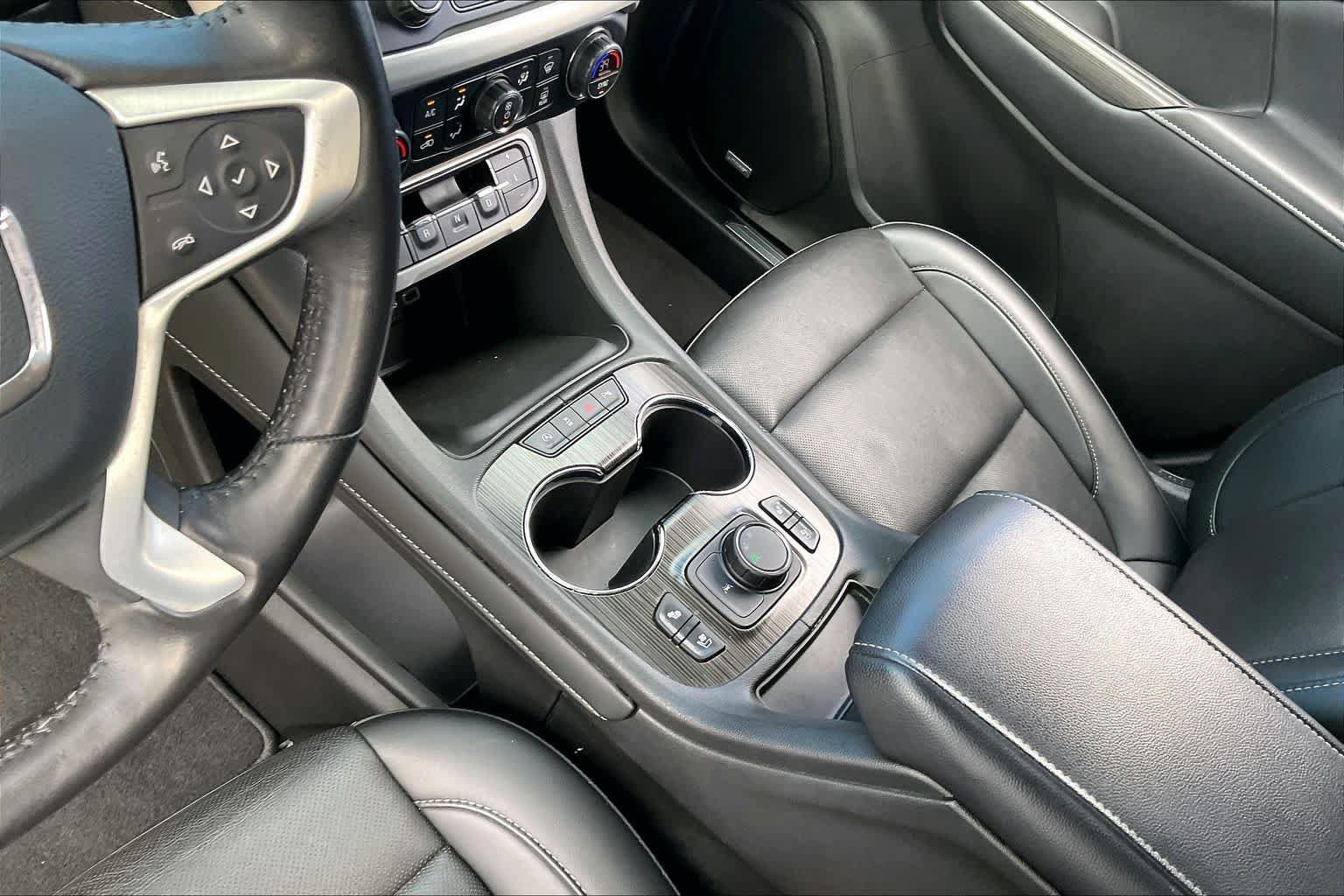 Used 2022 GMC Acadia SLT w/ Technology Package FWD image 16