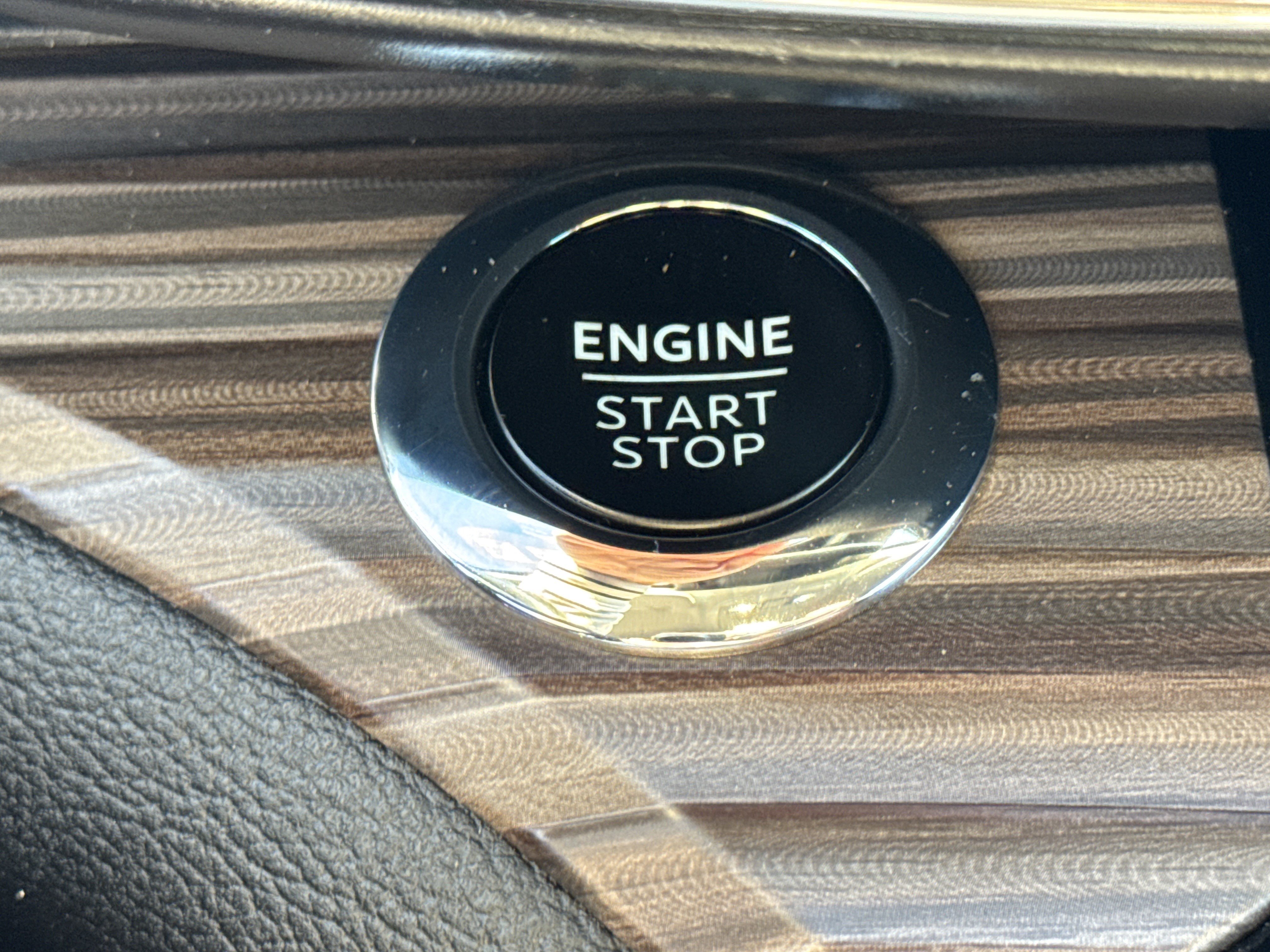 Used 2023 Ford Explorer Limited w/ Equipment Group 301A image 30