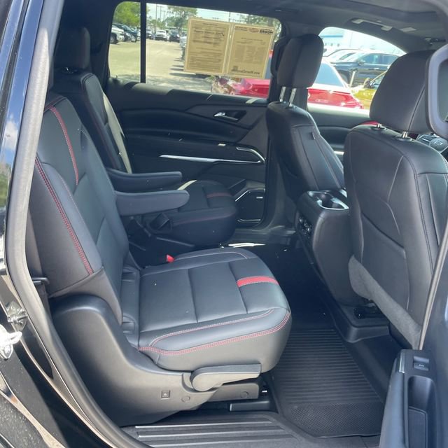 Used 2024 Chevrolet Traverse RS w/ LPO, Floor Liner Package AWD/4WD image 14