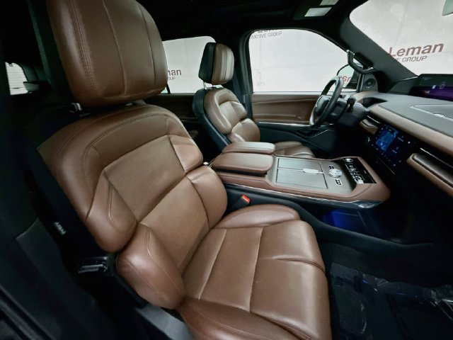 Used 2025 Lincoln Navigator Reserve AWD/4WD image 31