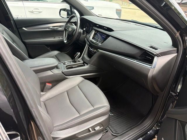 Certified 2025 Cadillac XT6 Luxury AWD/4WD image 30