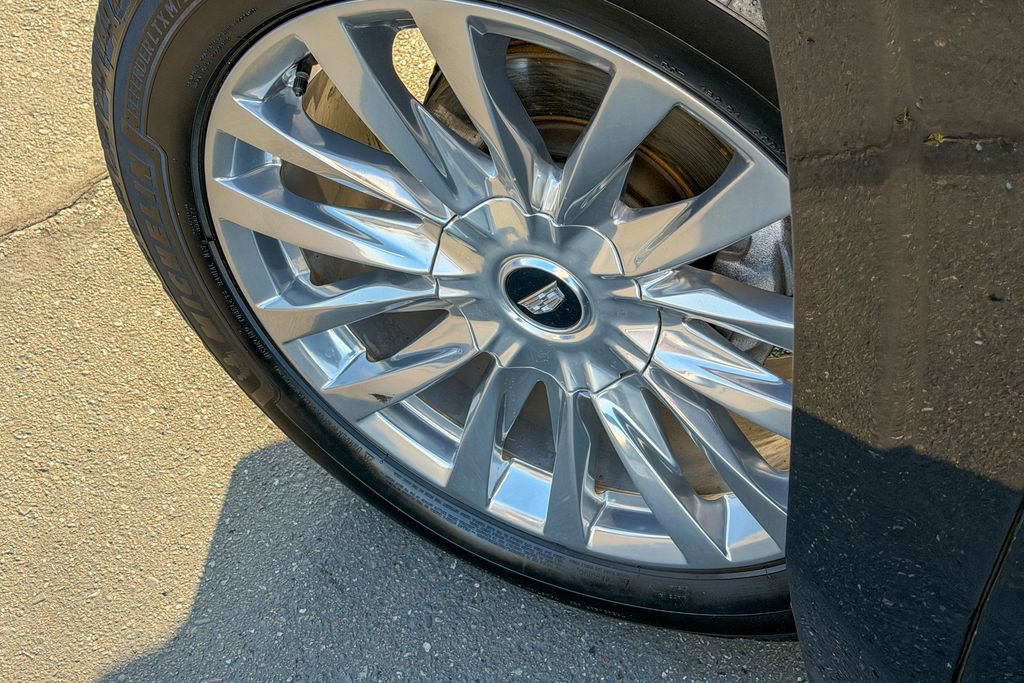 Used 2023 Cadillac Escalade Premium Luxury image 11