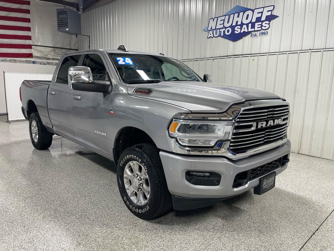 Used 2024 RAM 2500 Laramie AWD/4WD image 2