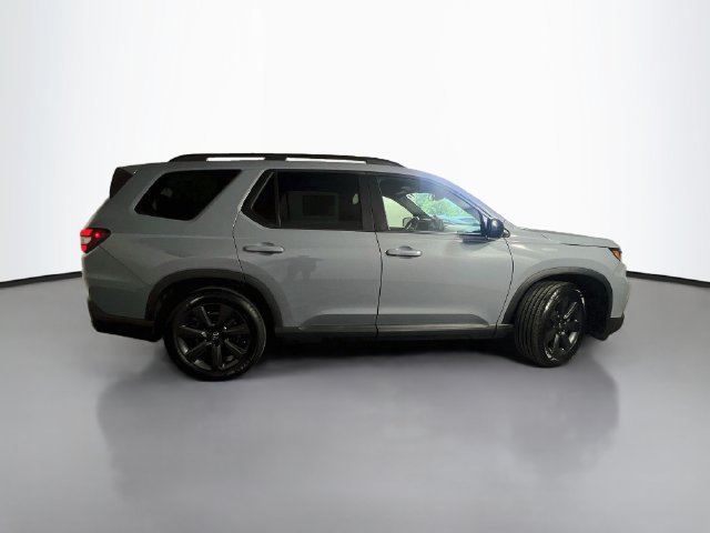Used 2025 Honda Pilot Sport image 9