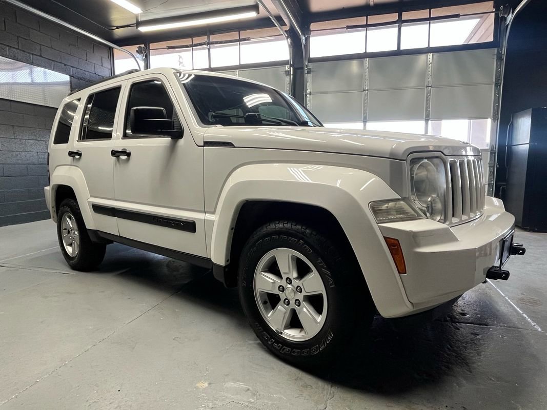 Used 2010 Jeep Liberty Sport w/ Popular Equipment Group AWD/4WD image 3