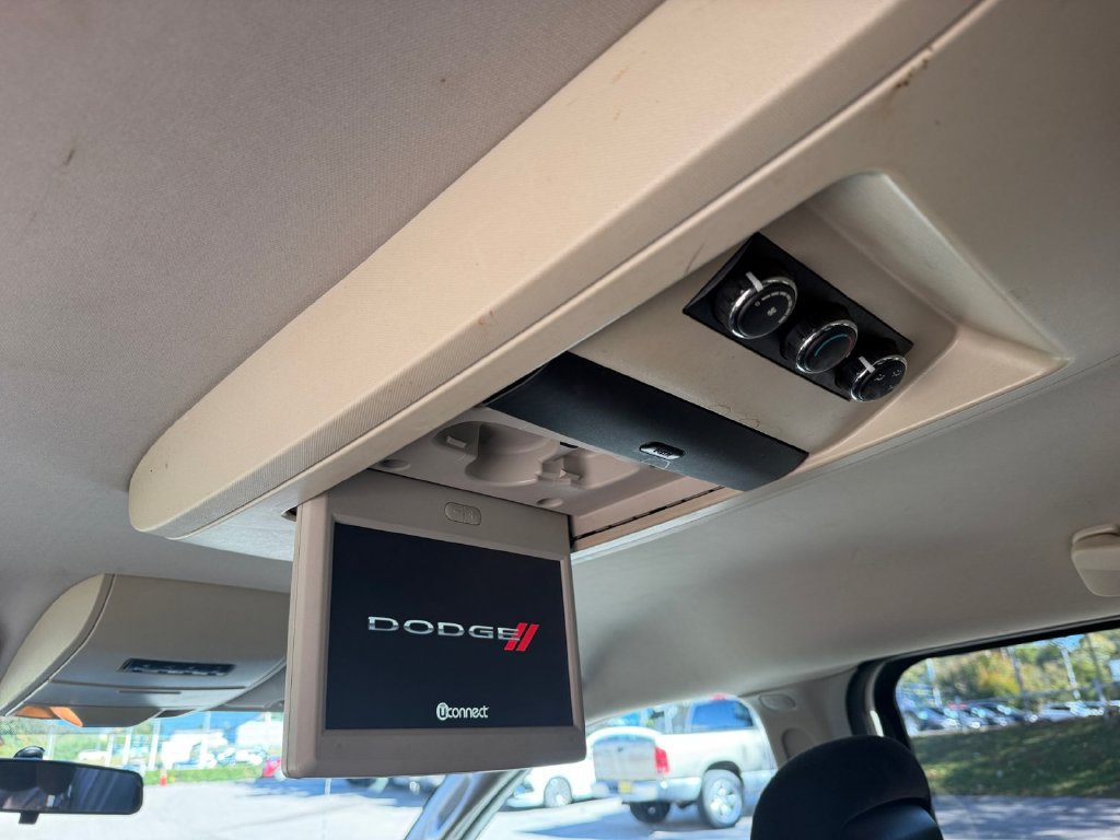 Used 2013 Dodge Grand Caravan SXT w/ Rear Park Assist Pkg FWD image 17