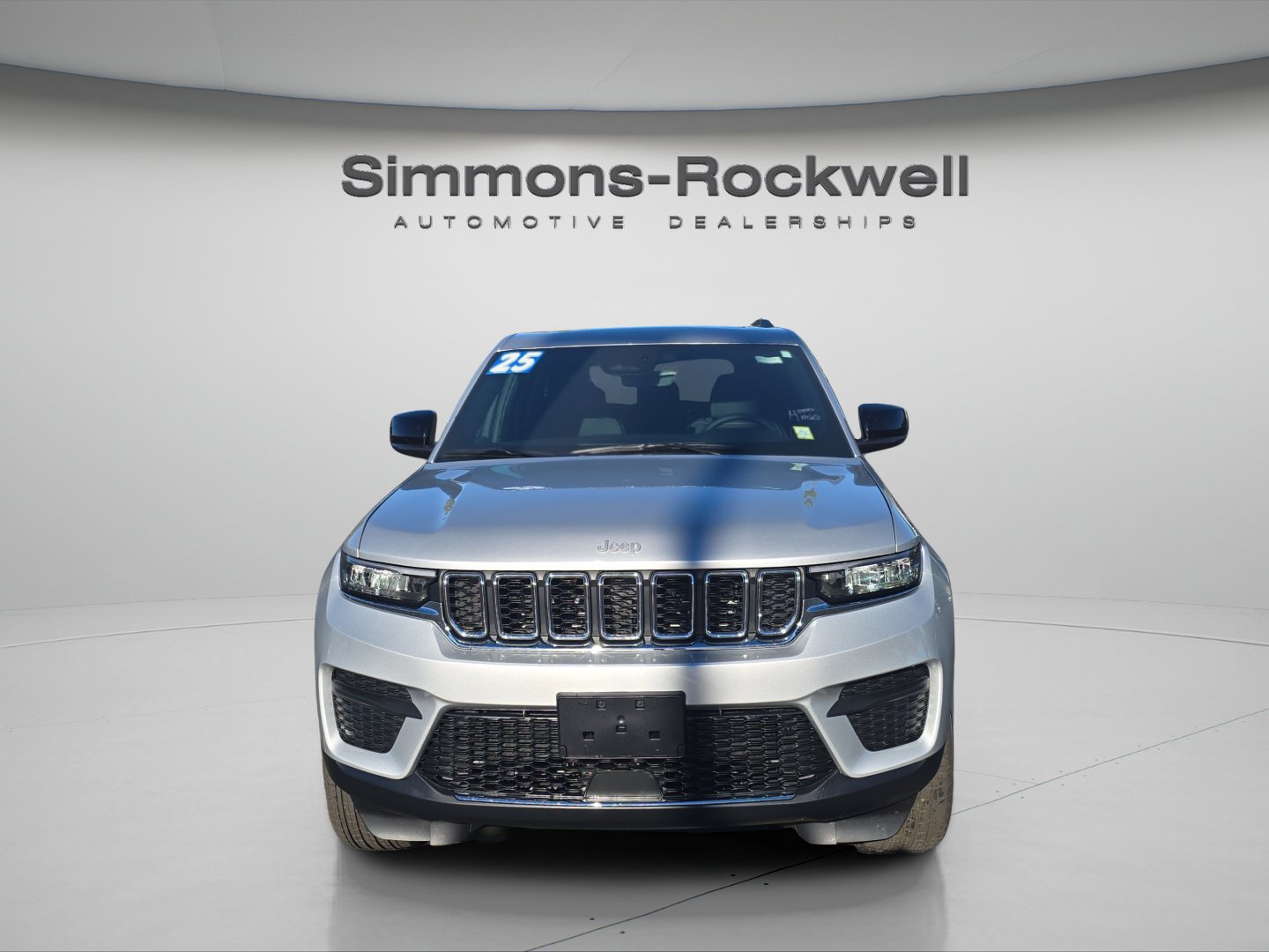 Used 2025 Jeep Grand Cherokee Laredo X w/ Luxury Tech Group I AWD/4WD image 8