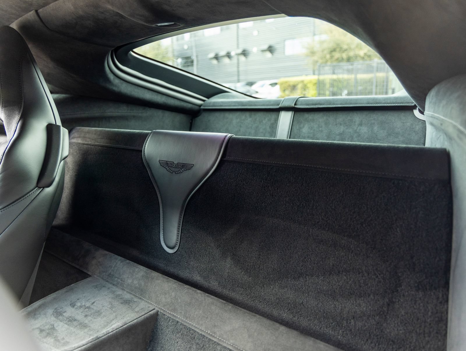 Used 2019 Aston Martin V8 Vantage Coupe RWD image 32
