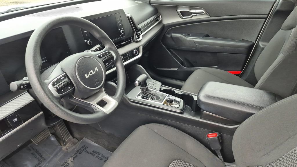 Used 2023 Kia Sportage LX image 11