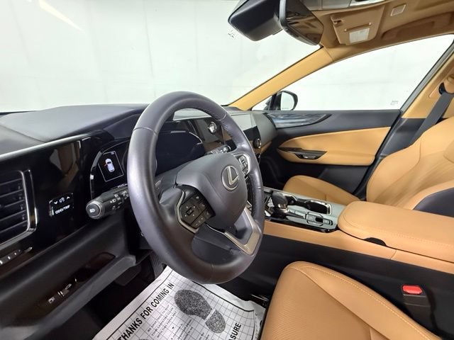 Used 2025 Lexus NX 250 FWD w/ Accessory Package (Z1) image 7