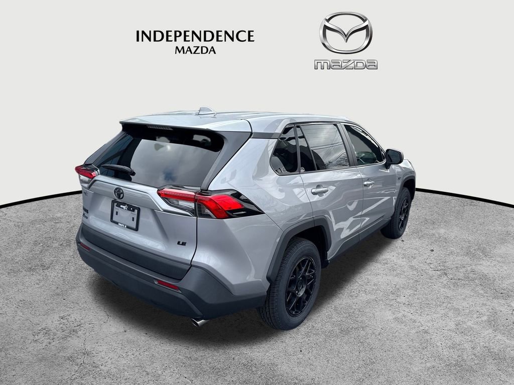 Used 2022 Toyota RAV4 LE image 3