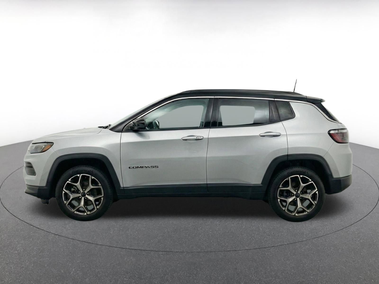 Used 2025 Jeep Compass Limited AWD/4WD image 4