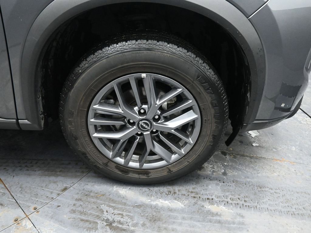 Used 2024 Nissan Rogue S image 18