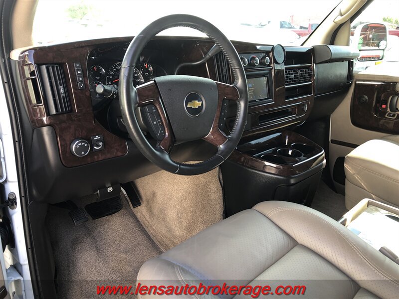Used 2010 Chevrolet Express 1500 w/ Preferred Equipment Group RWD image 10
