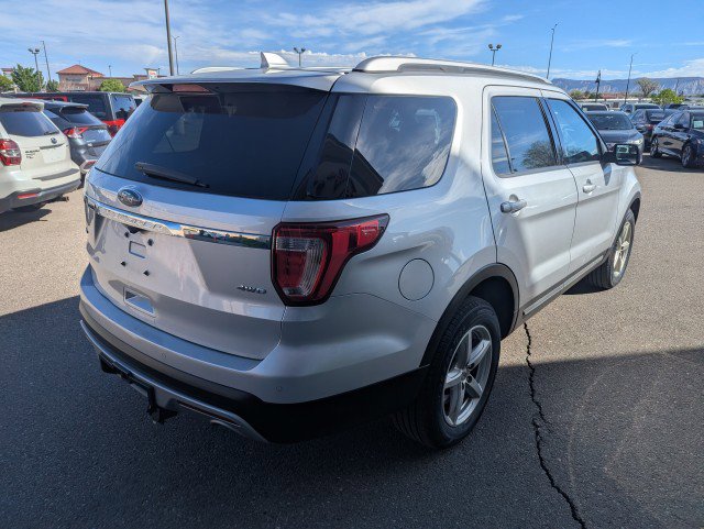 Used 2016 Ford Explorer XLT w/ Equipment Group 202A image 5