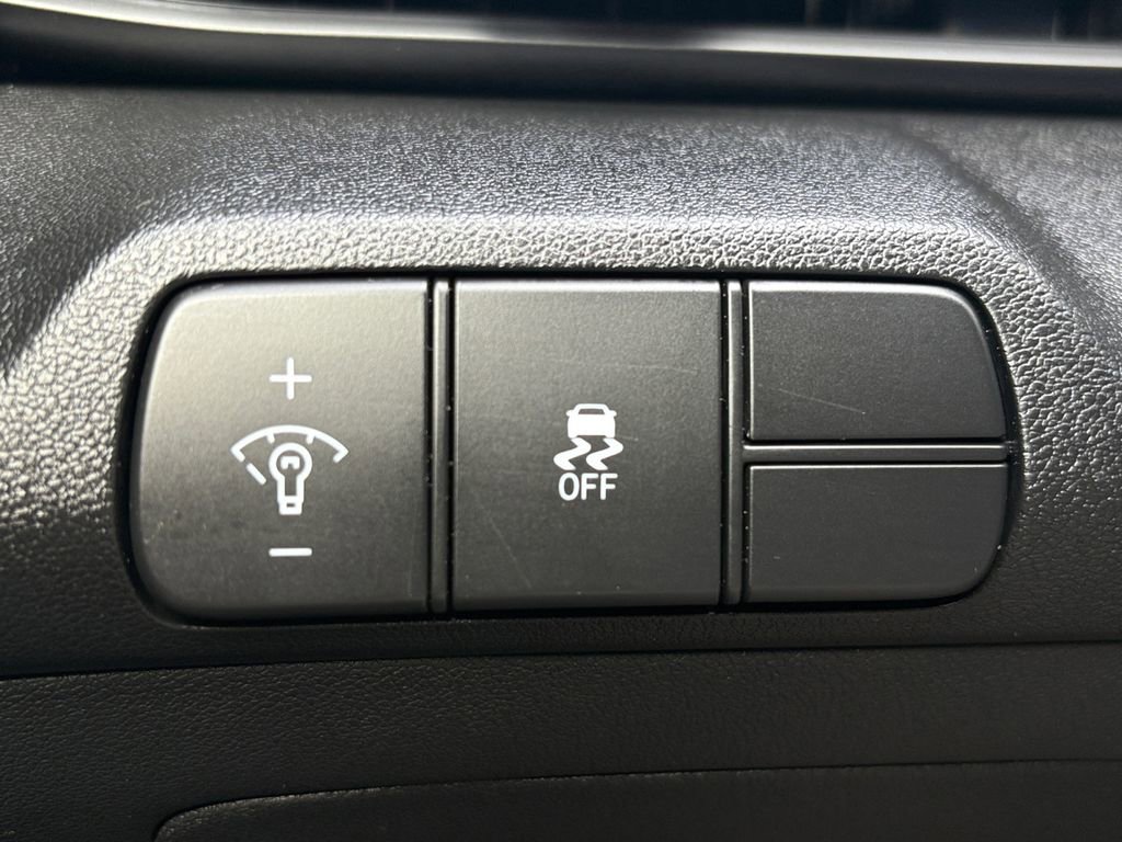 New 2026 Hyundai Elantra Sport image 3