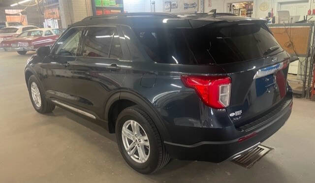 Certified 2023 Ford Explorer XLT w/ Equipment Group 202A image 4