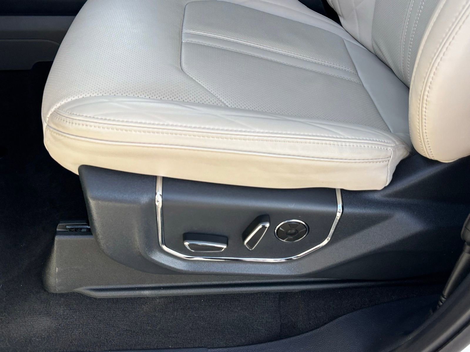 Used 2024 Ford Expedition Max Platinum image 19