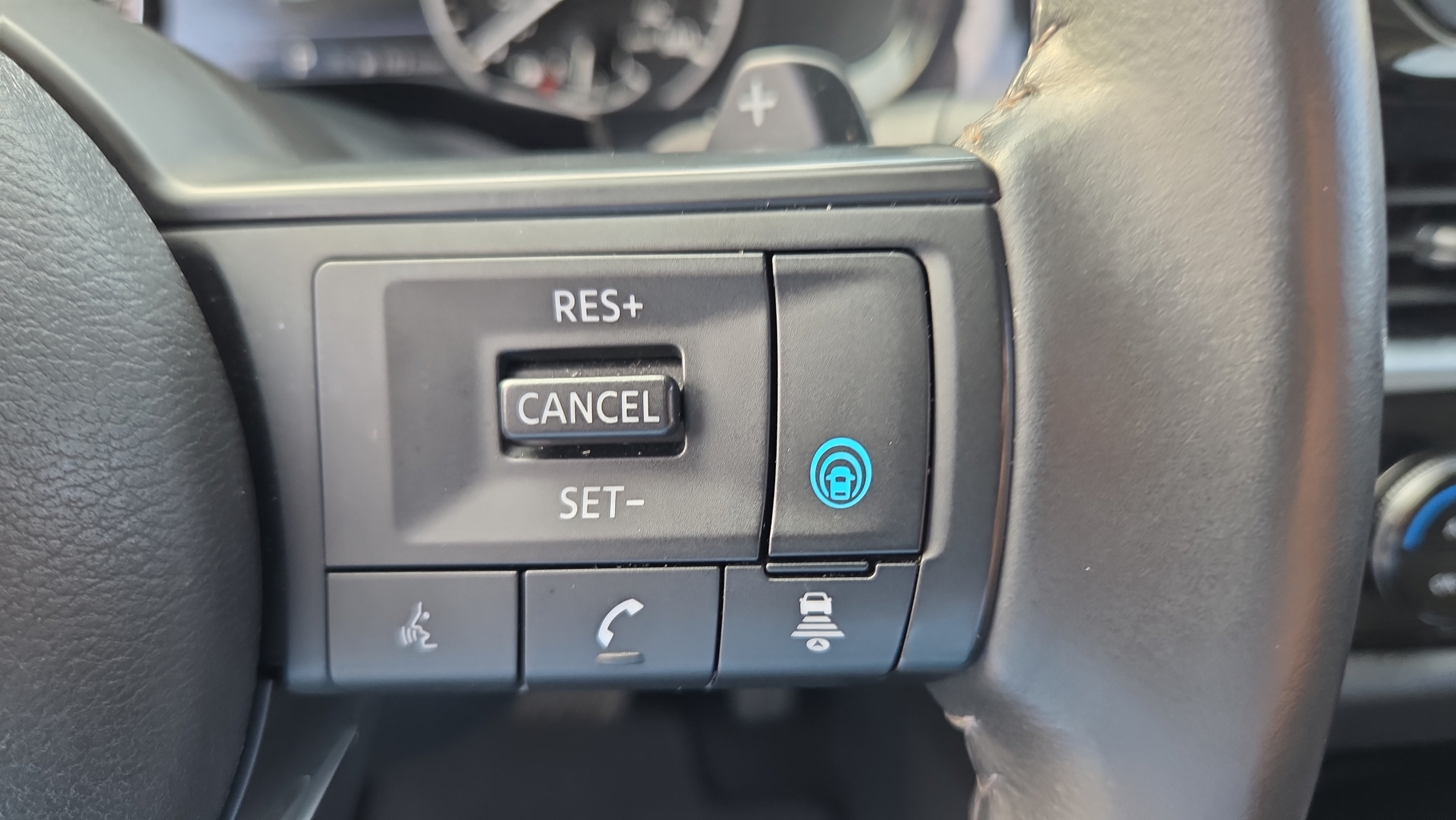 Used 2025 Nissan Pathfinder SV FWD image 25