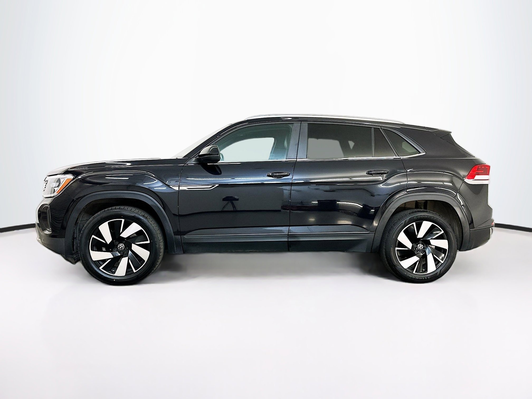 Used 2024 Volkswagen Atlas Cross Sport SE image 4