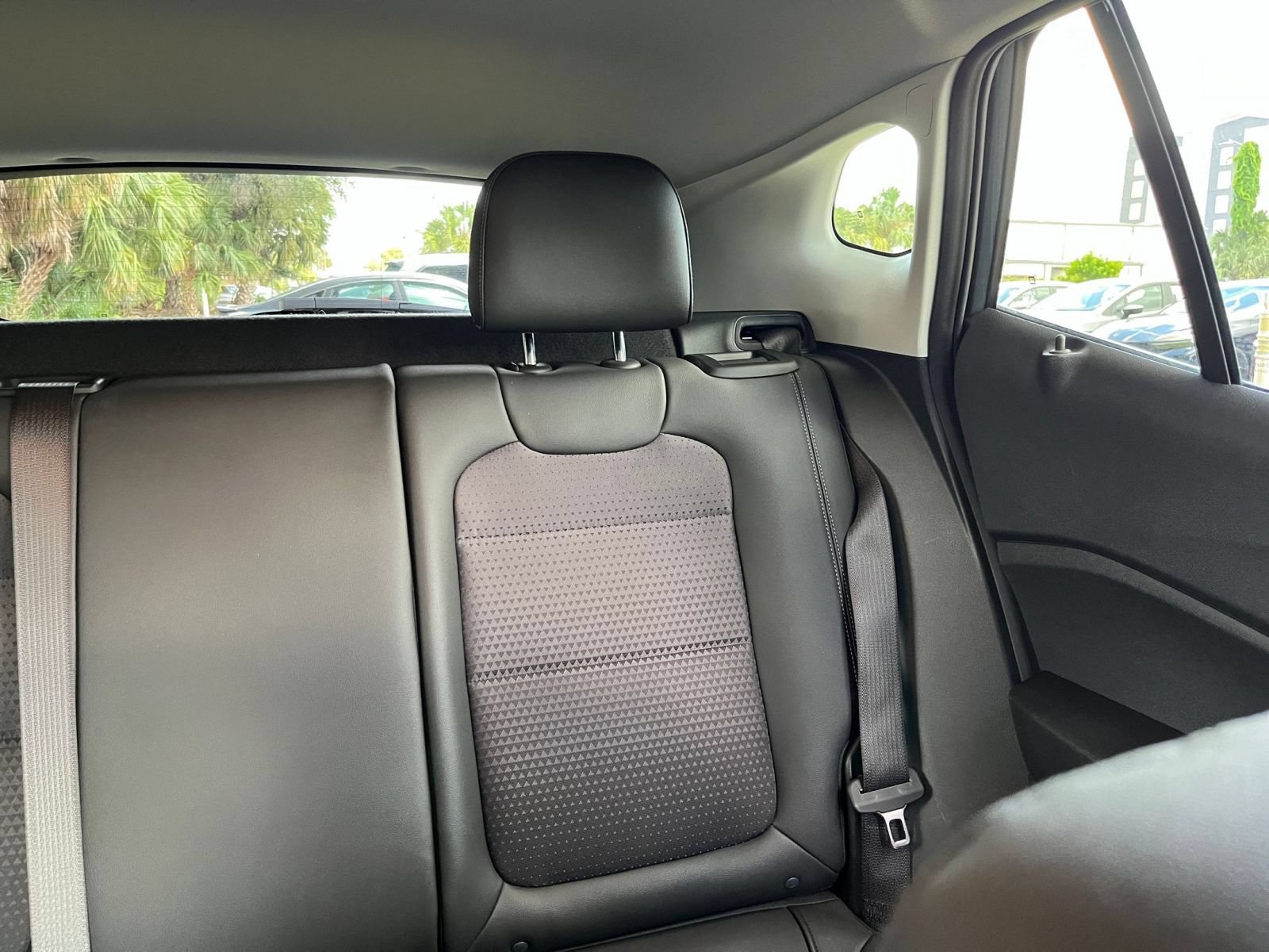 Used 2025 Chevrolet Trax LT w/ LT Convenience Package FWD image 34