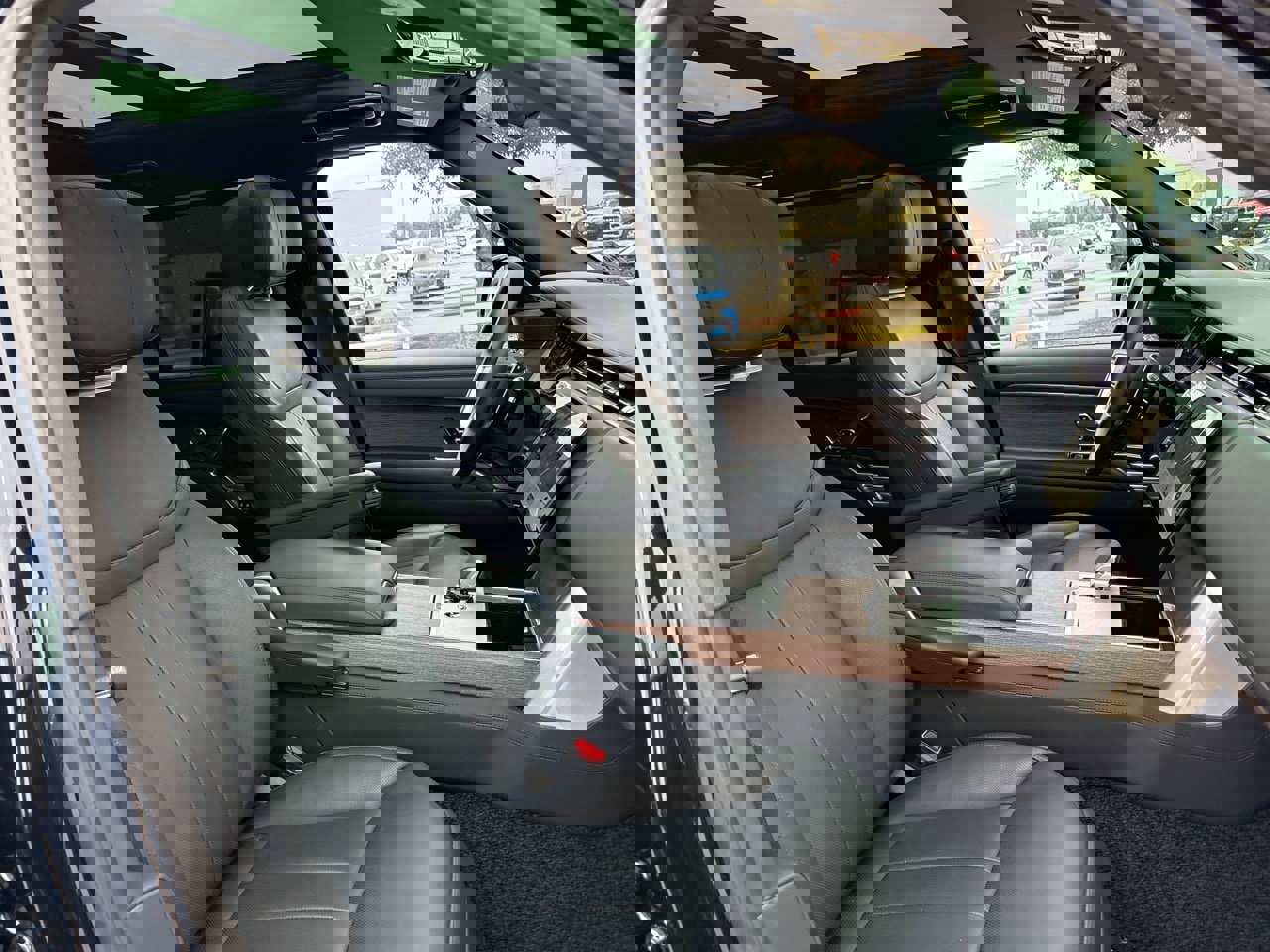 Used 2025 Land Rover Range Rover Long Wheelbase Autobiography image 12