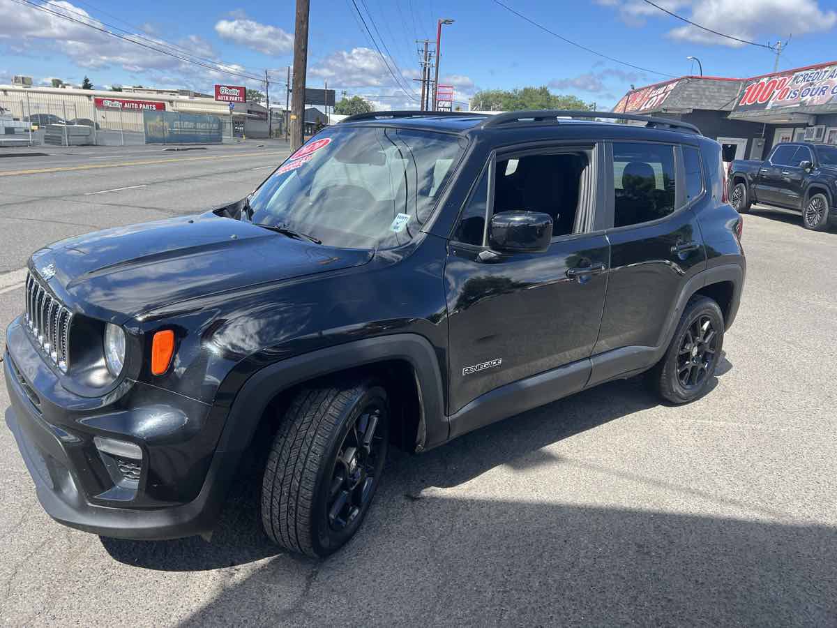 Used 2020 Jeep Renegade Latitude w/ Safety & Security Group II FWD image 3