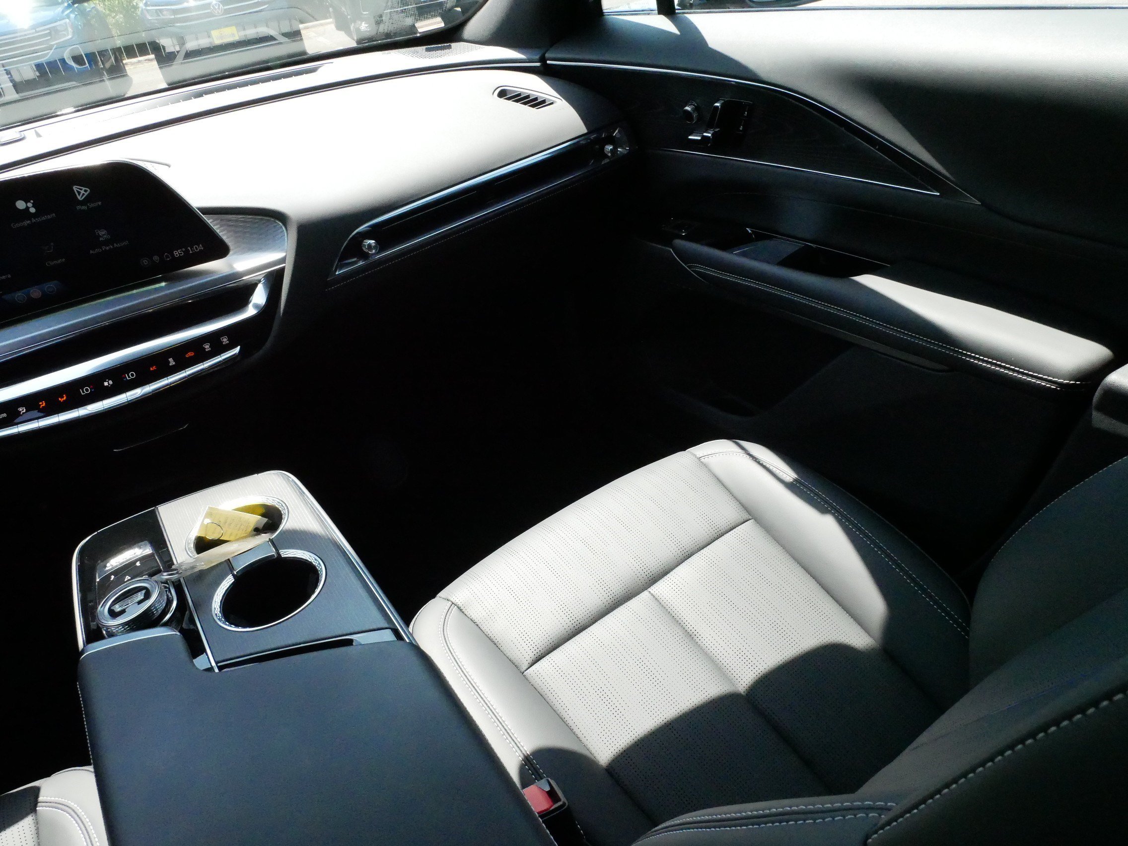 Used 2024 Cadillac Lyriq Luxury AWD/4WD image 11