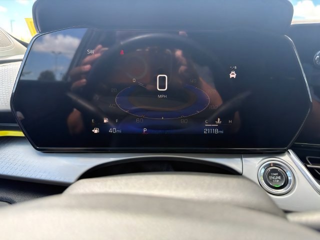 Used 2024 Chevrolet Trax LT w/ Sunroof Package FWD image 20
