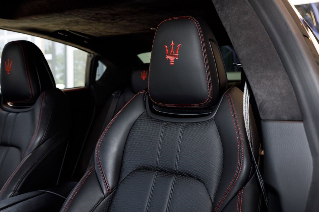 Used 2022 Maserati Quattroporte Modena RWD image 26