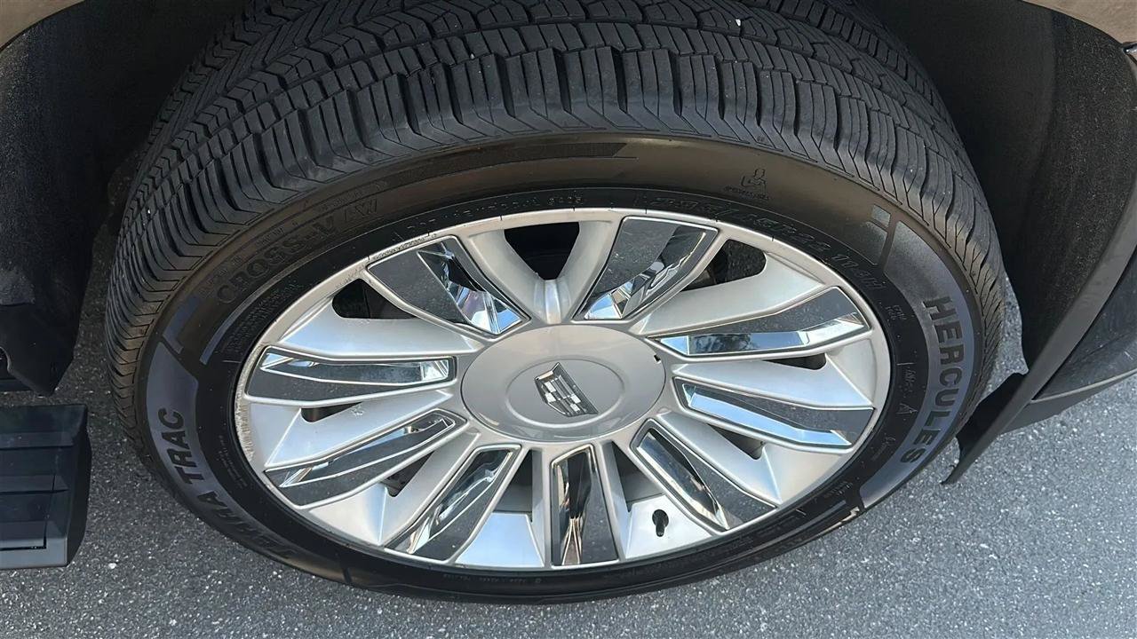 Used 2016 Cadillac Escalade ESV Platinum AWD/4WD image 22
