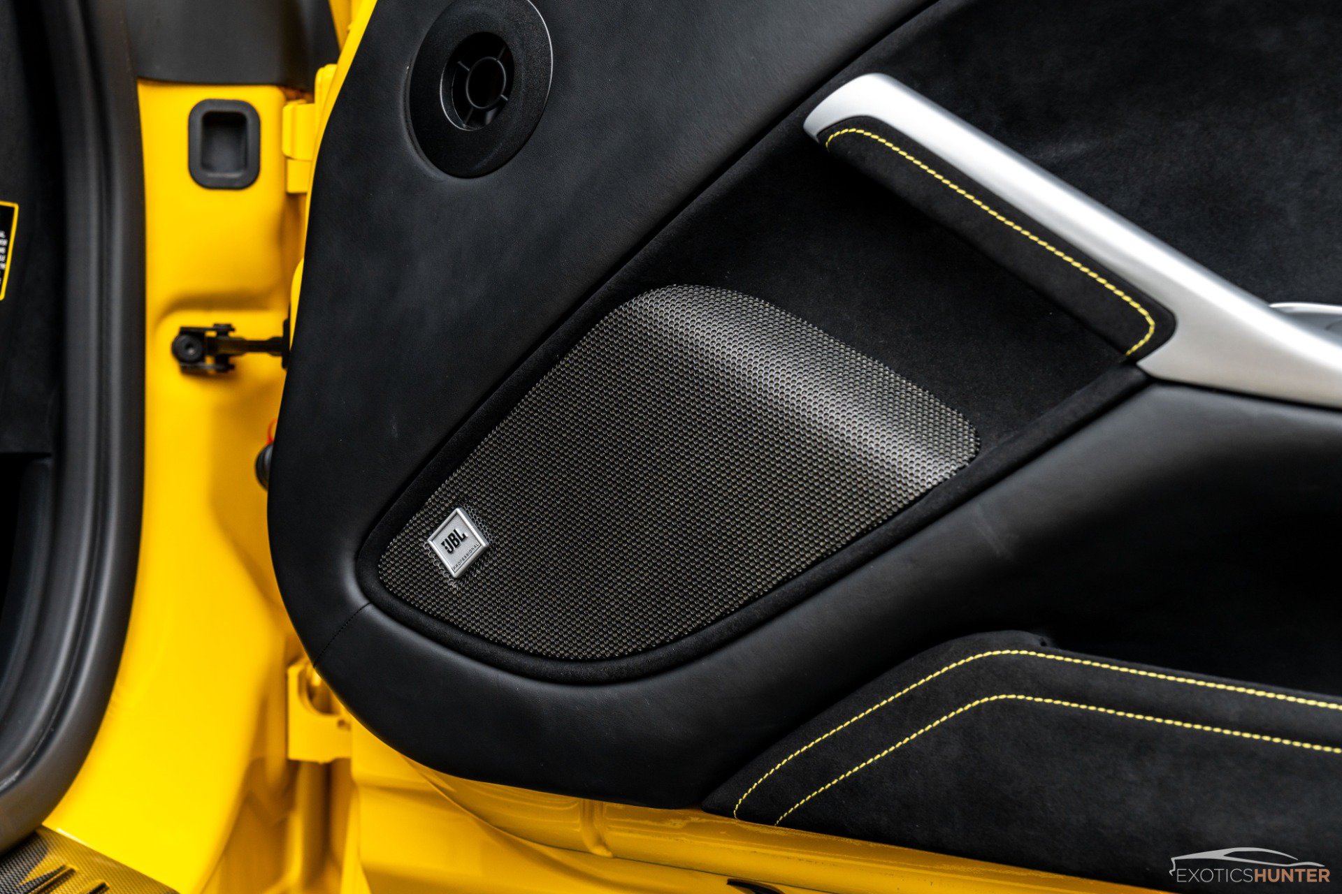 Used 2014 Ferrari F12 Berlinetta RWD image 16